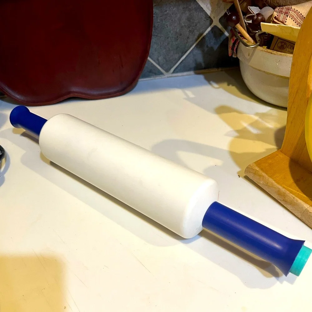 VTG TUPPERWARE FILL N CHILL ROLLING PIN WHITE BLUE BELGIUM MADE BAKE COOK PASTRY